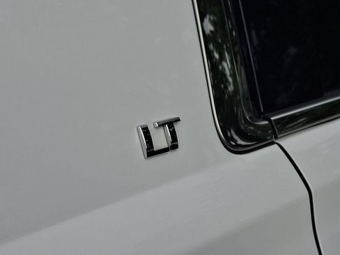 Certified 2020 Chevrolet Suburban LT w/ Luxury Package AWD/4WD image 12
