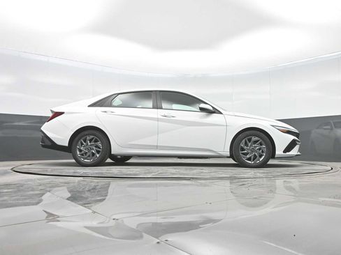 New 2026 Hyundai Elantra Blue image 30