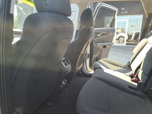 Used 2020 Kia Sorento LX AWD/4WD image 24