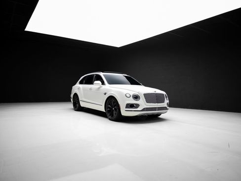 Used 2018 Bentley Bentayga AWD/4WD image 86