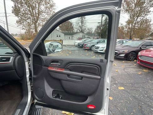 Used 2011 Cadillac Escalade EXT Premium image 27