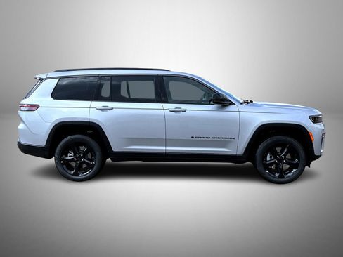 New 2026 Jeep Grand Cherokee L Limited w/ Limited Altitude Package AWD/4WD image 4