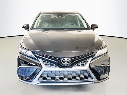 Used 2022 Toyota Camry SE w/ Carpet Mat Package (TMS) FWD image 2