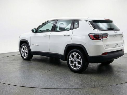 Used 2025 Jeep Compass Latitude AWD/4WD image 6