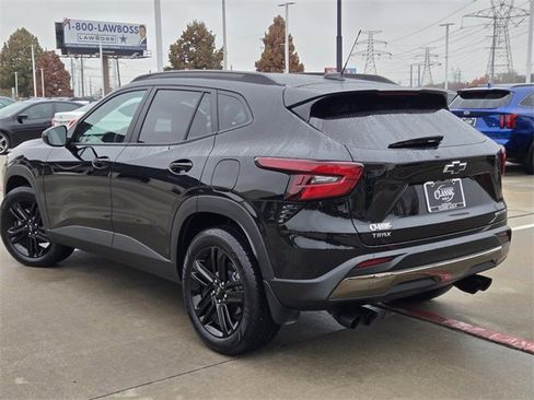 Used 2025 Chevrolet Trax ACTIV w/ Sunroof Package image 4