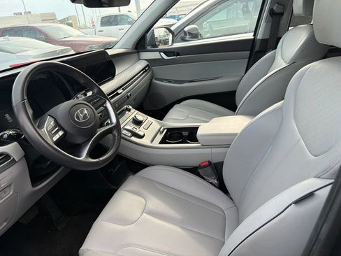 Used 2025 Hyundai Palisade SEL FWD image 2