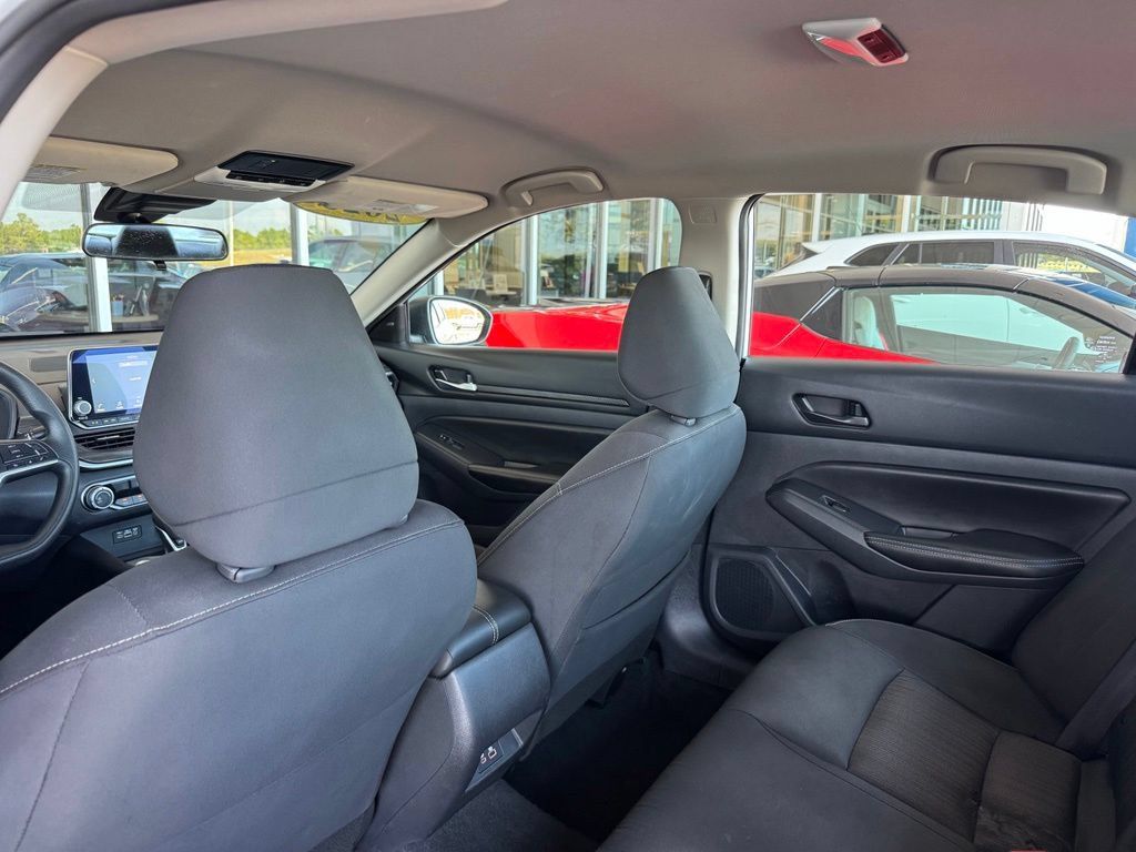 Used 2025 Nissan Altima 2.5 SV FWD image 20