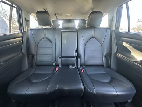 Used 2022 Toyota Highlander XLE image 15