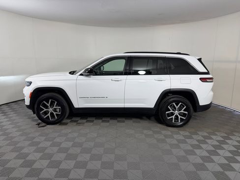 Used 2024 Jeep Grand Cherokee Limited AWD/4WD image 2