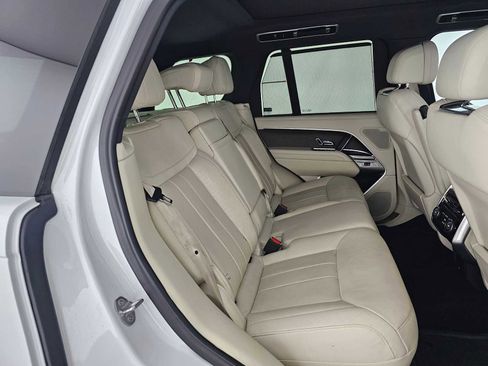 Used 2023 Land Rover Range Rover SE image 12