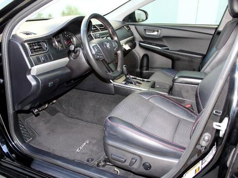 Used 2016 Toyota Camry SE image 9