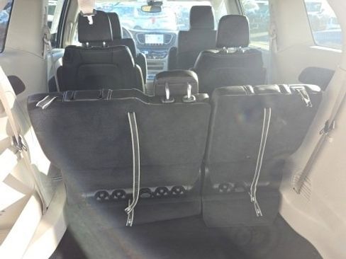 Used 2024 Chrysler Pacifica Touring-L image 24