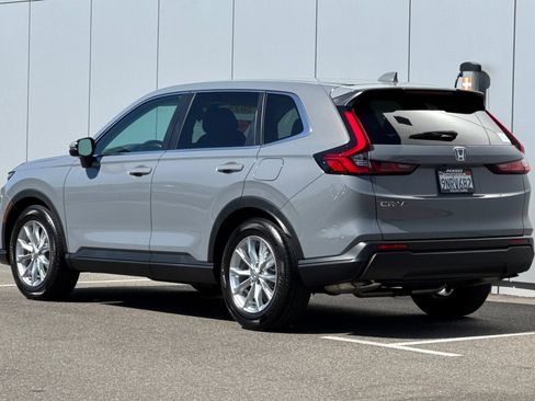 Used 2025 Honda CR-V EX image 3