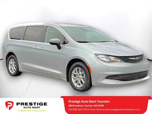 Used 2023 Chrysler Voyager LX image 1