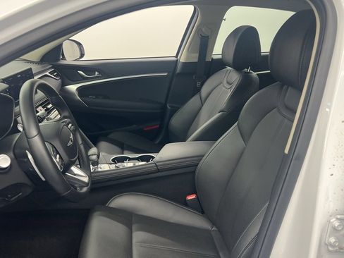 Used 2025 Genesis G70 2.5T image 10