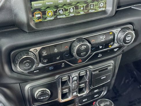 Used 2021 Jeep Wrangler Unlimited Sahara w/ Cold Weather Group AWD/4WD image 26