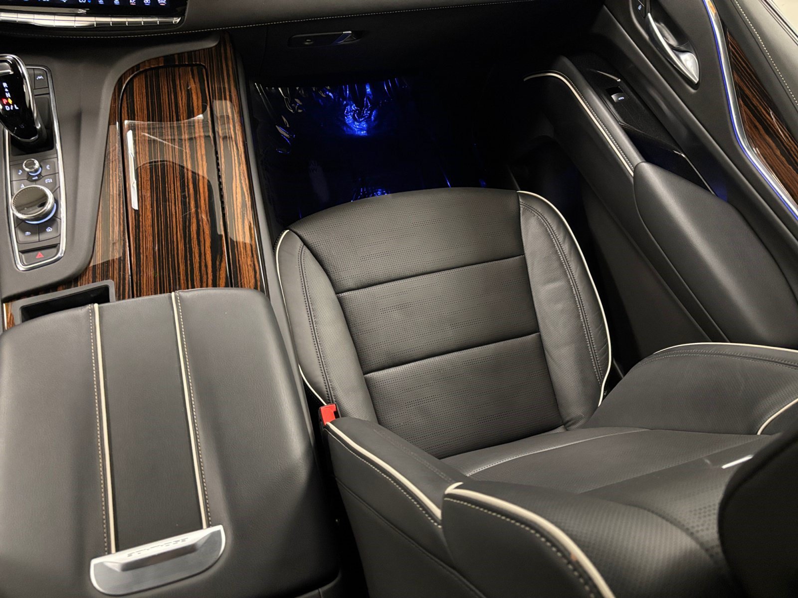 Used 2023 Cadillac Escalade Premium Luxury w/ Performance Package AWD/4WD image 16