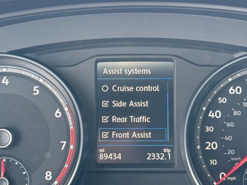 Used 2021 Volkswagen Atlas Cross Sport SE w/ Panoramic Sunroof Package FWD image 21