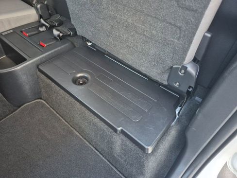 Used 2019 Toyota Tacoma SR5 w/ SR5 Appearance Package (SM) image 14