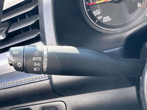 Used 2023 GMC Acadia SLE w/ Driver Convenience Package image 32