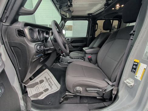 Used 2023 Jeep Wrangler Unlimited w/ Cold Weather Group AWD/4WD image 10