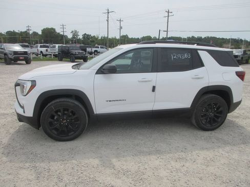 New 2027 GMC Terrain Elevation w/ Elevation Premium Package FWD image 7