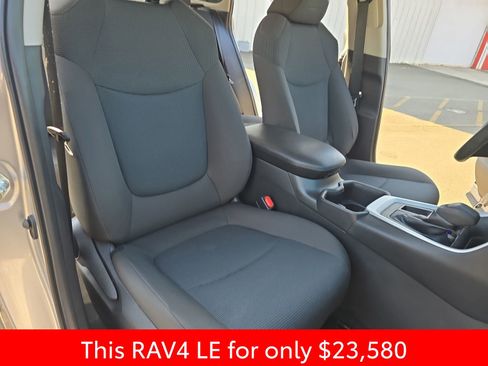 Used 2022 Toyota RAV4 LE image 15