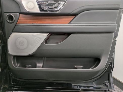 Used 2022 Lincoln Navigator Reserve image 27