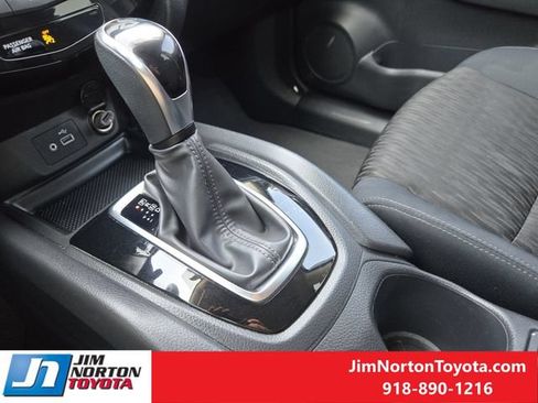 Used 2018 Nissan Rogue SV w/ Premium Package FWD image 22