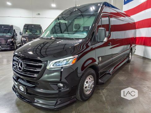 Used 2024 Mercedes-Benz Sprinter 3500 image 28