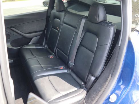 Used 2023 Tesla Model Y AWD image 3