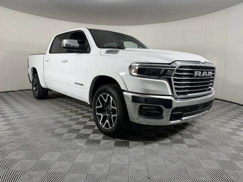 Used 2025 RAM 1500 Laramie AWD/4WD image 3