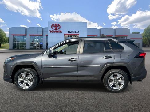 Certified 2022 Toyota RAV4 XLE w/ Convenience Package AWD/4WD image 5