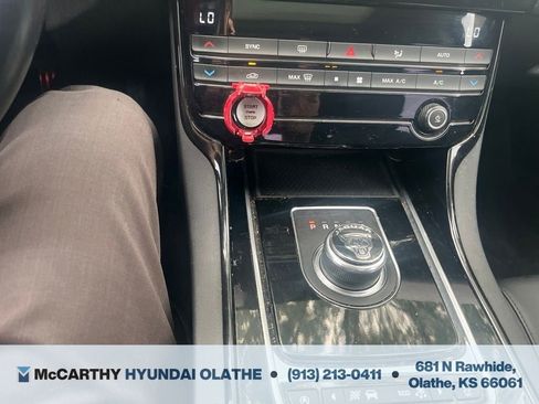 Used 2017 Jaguar XE Premium RWD image 7