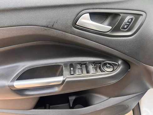 Used 2018 Ford Escape SE w/ SE Sport Appearance Package FWD image 8