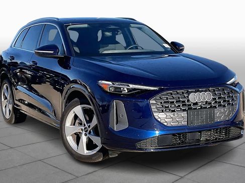 Certified 2025 Audi Q5 Prestige image 2