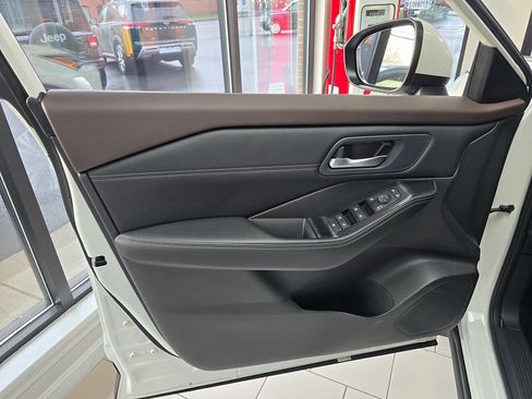 Used 2023 Nissan Rogue SV w/ SV Premium B Package AWD/4WD image 18