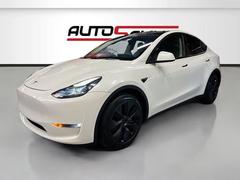 Used 2025 Tesla Model Y Long Range AWD/4WD image 3