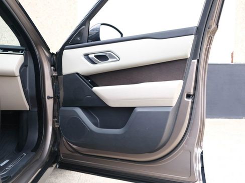 Used 2020 Land Rover Range Rover Velar R-Dynamic S image 32