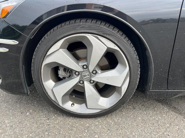 Used 2018 Honda Accord Touring image 10