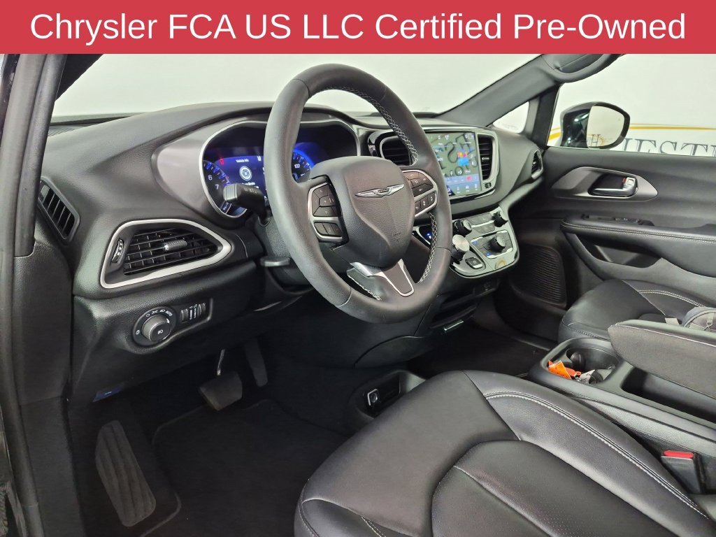 Used 2026 Chrysler Pacifica Select FWD image 18