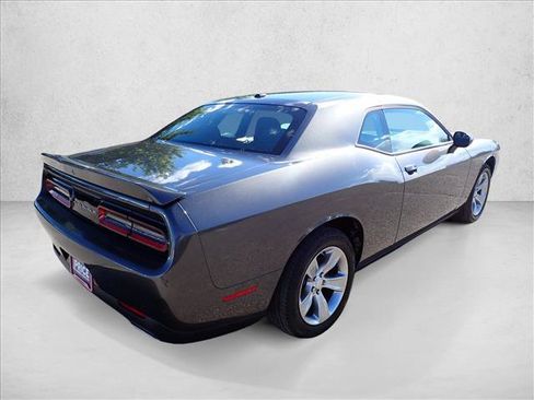 Used 2022 Dodge Challenger SXT RWD image 4