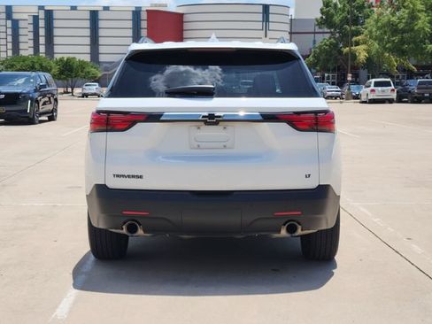 Used 2022 Chevrolet Traverse LT w/ LT Premium Package FWD image 6