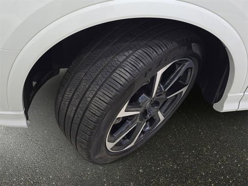 Certified 2025 Audi Q3 2.0T Premium Plus w/ Premium Plus Package image 35