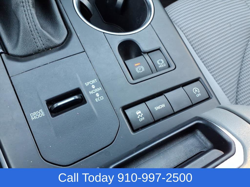 Used 2022 Toyota Highlander L FWD image 19