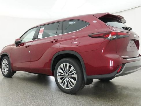 New 2026 Toyota Highlander Platinum image 21
