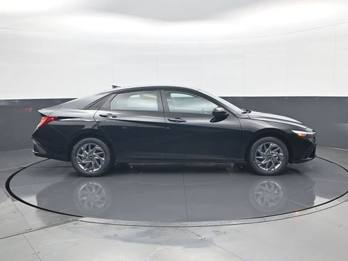 New 2026 Hyundai Elantra Blue image 4