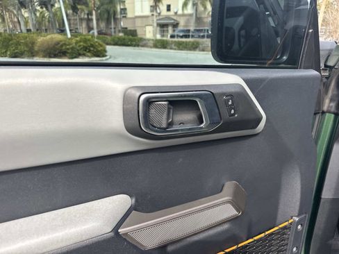 Used 2023 Ford Bronco Badlands image 17