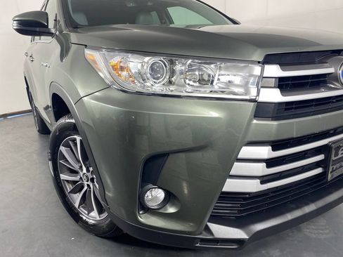Used 2019 Toyota Highlander XLE AWD/4WD image 4