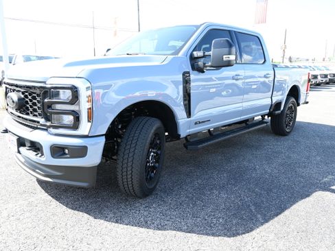 New 2026 Ford F250 Lariat w/ Black Appearance Package AWD/4WD image 8
